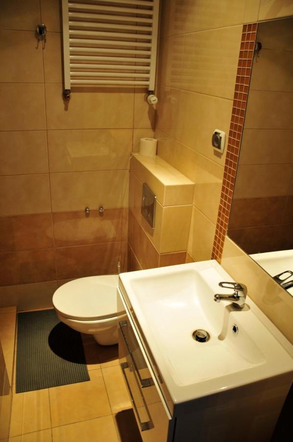 Apartamenty I Pokoje Przy Parku Jelenia Gora Bagian luar foto