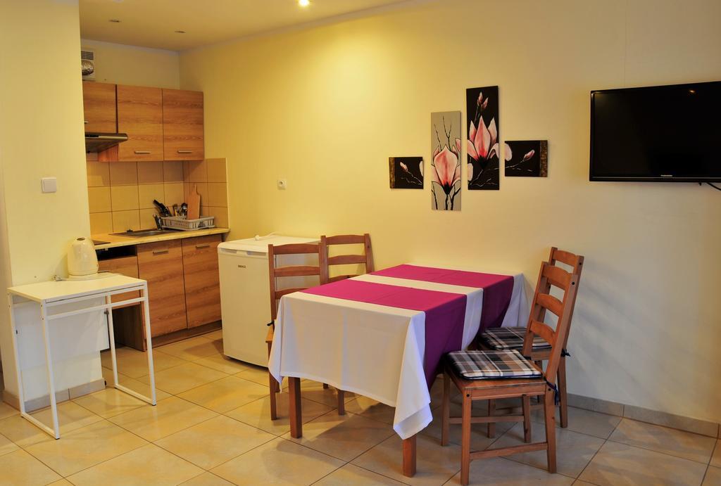 Apartamenty I Pokoje Przy Parku Jelenia Gora Ruang foto