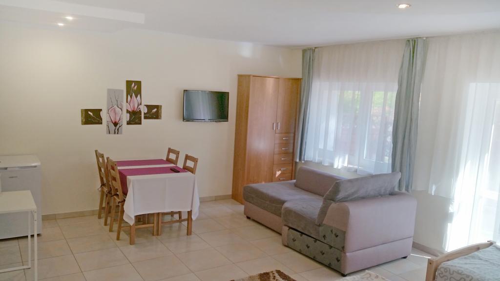 Apartamenty I Pokoje Przy Parku Jelenia Gora Ruang foto
