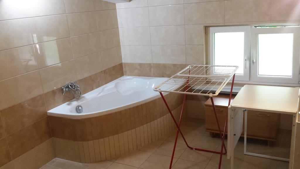 Apartamenty I Pokoje Przy Parku Jelenia Gora Bagian luar foto